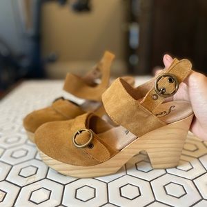Tan suede clogs